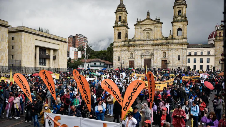 Fecode y las centrales convocan marcha el 14 de octubre y paro en noviembre